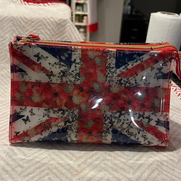 Ted Baker London UK. Cosmetics wash bag. Kat and William’s Royal wedding - Picture 2 of 5